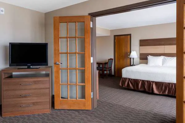 AmericInn by Wyndham Cedar Rapids North 4