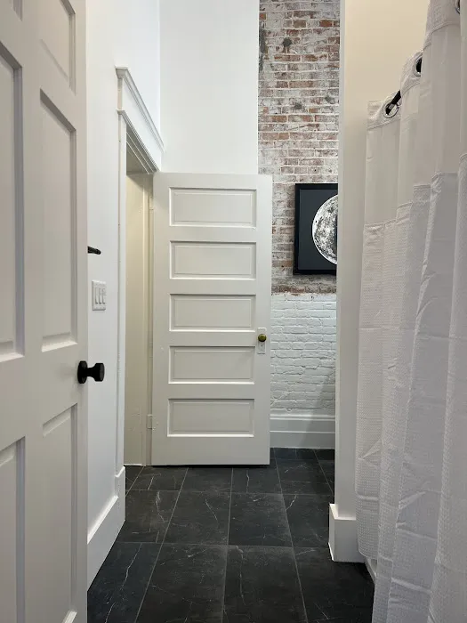 Four Eleven Suites - North Unit 4
