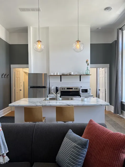 Four Eleven Suites - North Unit 4