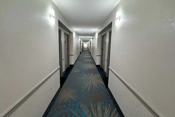 Days Inn & Suites by Wyndham Cedar Rapids 4