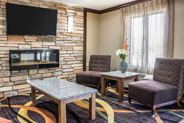 Comfort Inn & Suites Cedar Rapids North - Collins Road 4
