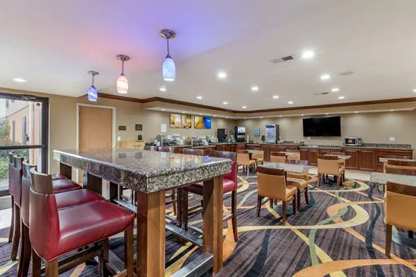 Comfort Inn & Suites Cedar Rapids North - Collins Road 4