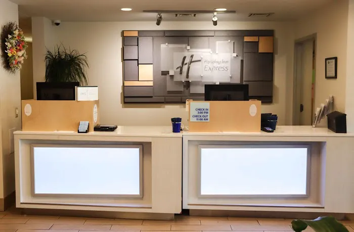 Holiday Inn Express Cedar Rapids (Collins Rd) by IHG 4