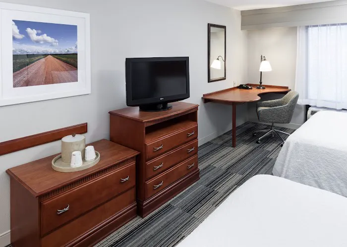 Hampton Inn & Suites Cedar Rapids - North 4