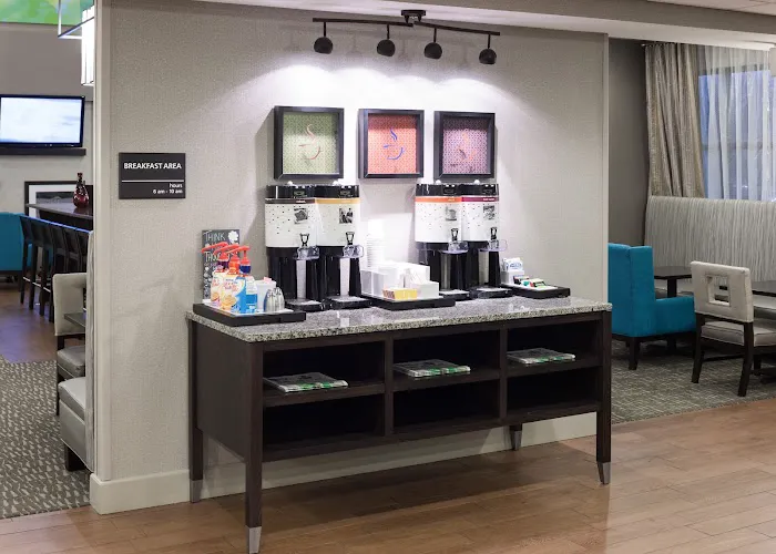 Hampton Inn & Suites Cedar Rapids - North 4