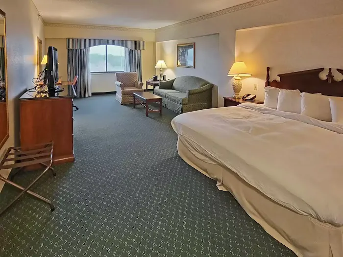 Radisson Hotel Cedar Rapids 4