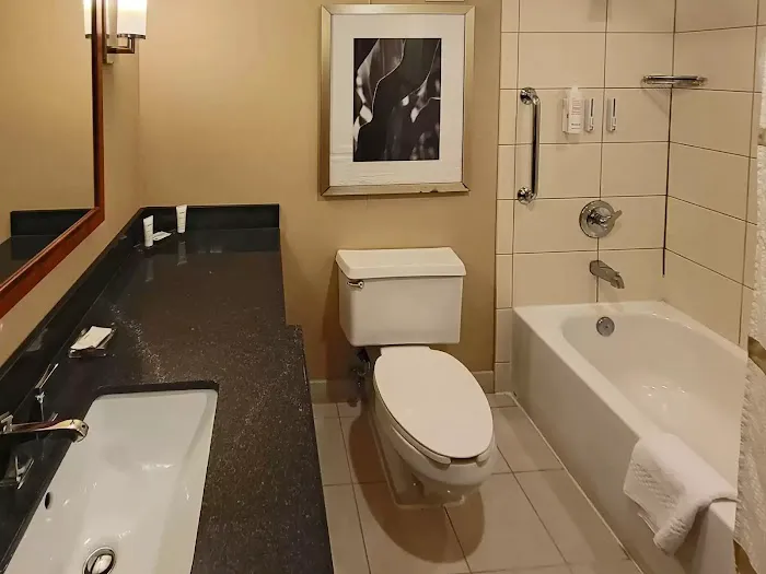 Radisson Hotel Cedar Rapids 4