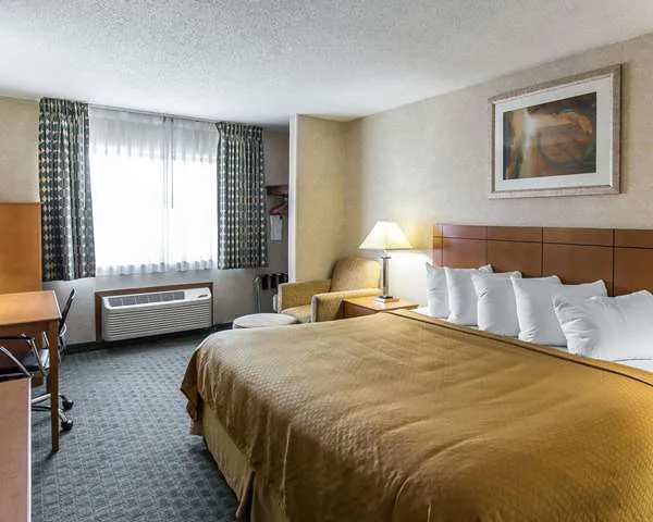 Quality Inn at Collins Road - Cedar Rapids 4