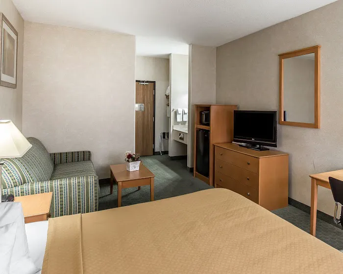 Quality Inn at Collins Road - Cedar Rapids 4
