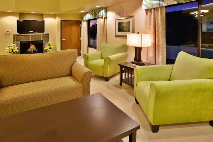 Holiday Inn Express Waterloo-Cedar Falls by IHG 4