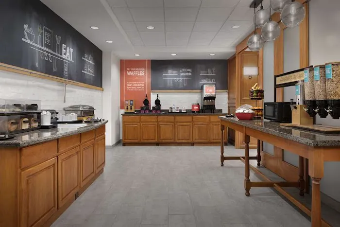 Hampton Inn Waterloo Cedar Valley 4
