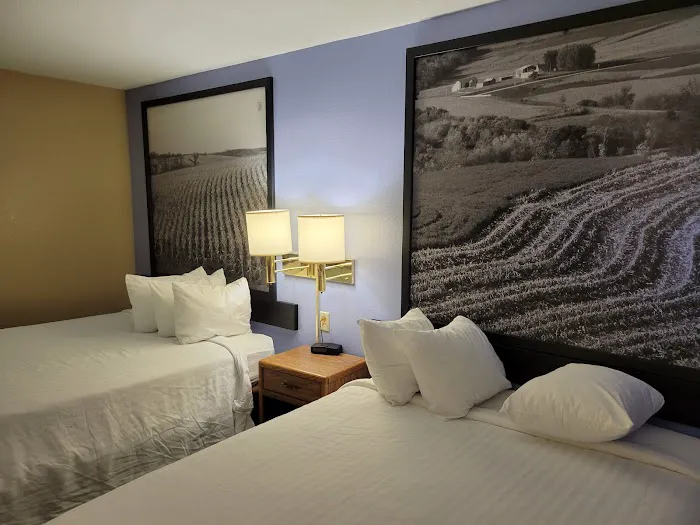 Boarders Inn & Suites by Cobblestone Hotels - Waterloo/Cedar Falls 4