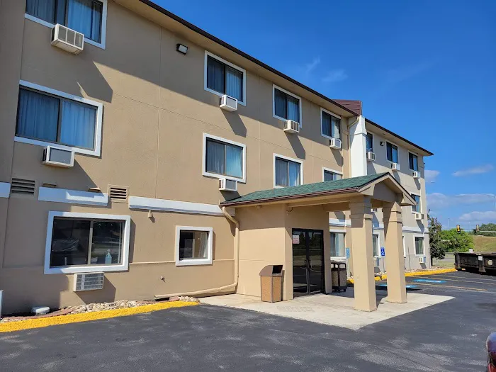 Boarders Inn & Suites by Cobblestone Hotels - Waterloo/Cedar Falls 4
