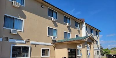 Boarders Inn & Suites by Cobblestone Hotels - Waterloo/Cedar Falls