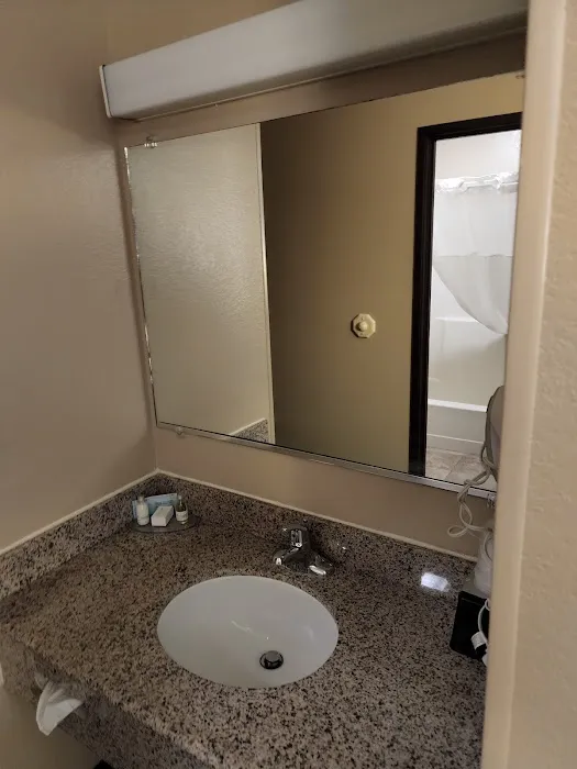 Boarders Inn & Suites by Cobblestone Hotels - Waterloo/Cedar Falls 4