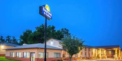 Days Inn & Suites by Wyndham Waterloo