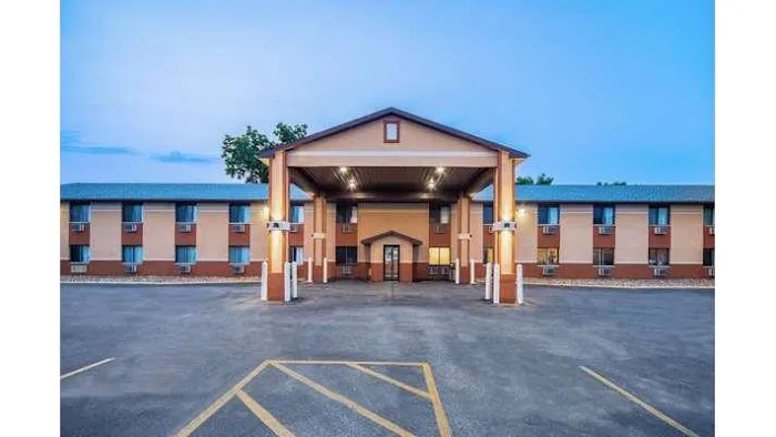Days Inn & Suites by Wyndham Waterloo 4