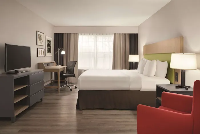 Country Inn & Suites by Radisson, Waterloo, IA 4