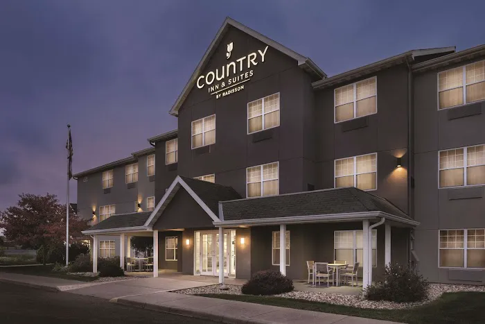 Country Inn & Suites by Radisson, Waterloo, IA 4