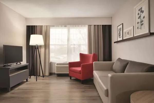 Country Inn & Suites by Radisson, Waterloo, IA 4