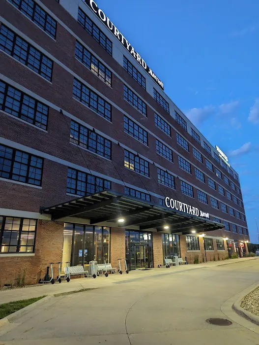 Courtyard Waterloo Cedar Falls 4