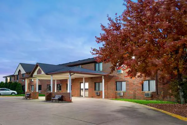 Howard Johnson by Wyndham Waterloo/Cedar Falls 4