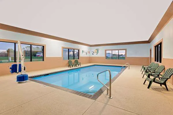 Howard Johnson by Wyndham Waterloo/Cedar Falls 4