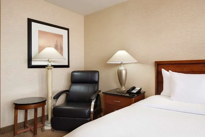 Hilton Chicago O'Hare Airport 4