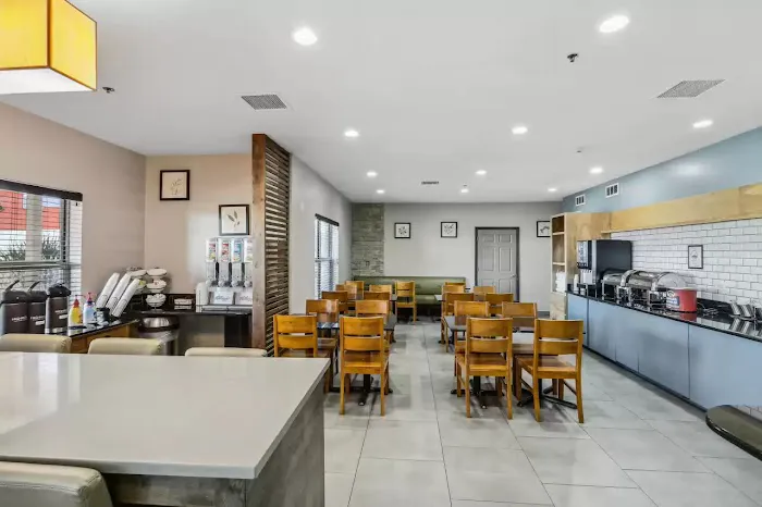Country Inn & Suites by Radisson, Chicago O'Hare South, IL 4