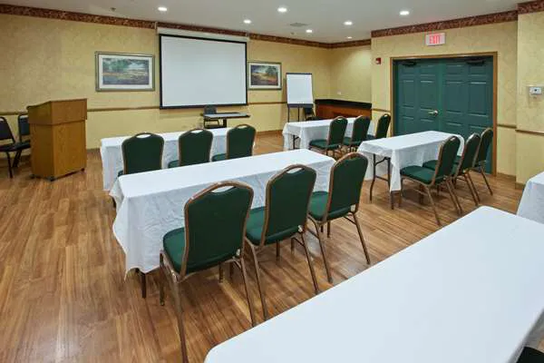 Country Inn & Suites by Radisson, Chicago O'Hare South, IL 4