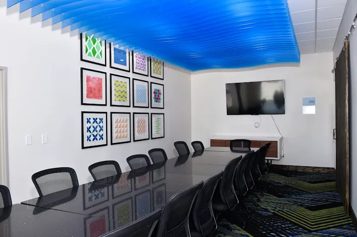 Holiday Inn Express & Suites Bensenville - O'Hare by IHG 4