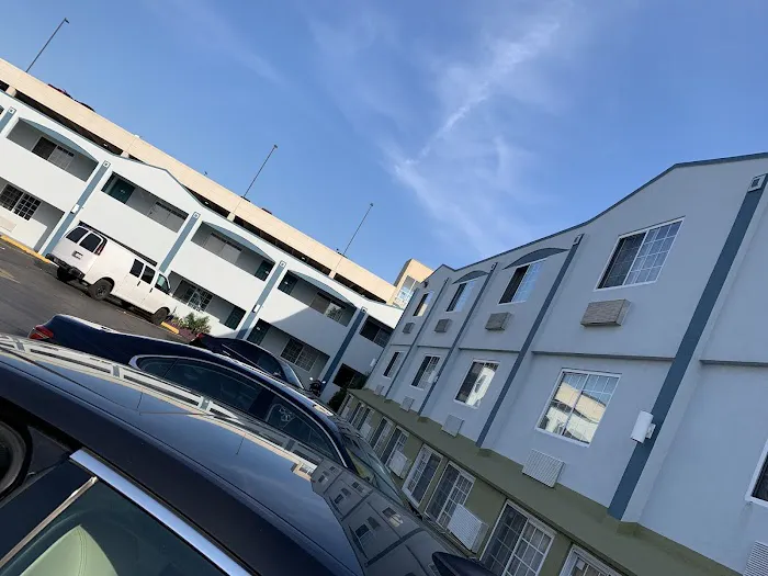 O'Hare Inn and Suites 4