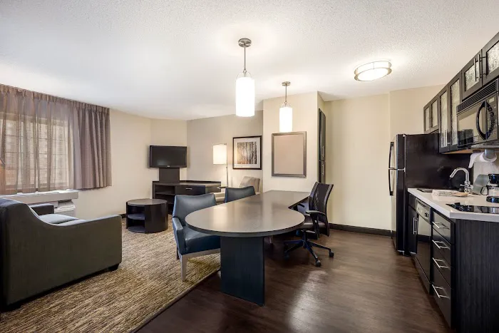 Sonesta Simply Suites Chicago O'Hare Airport 4