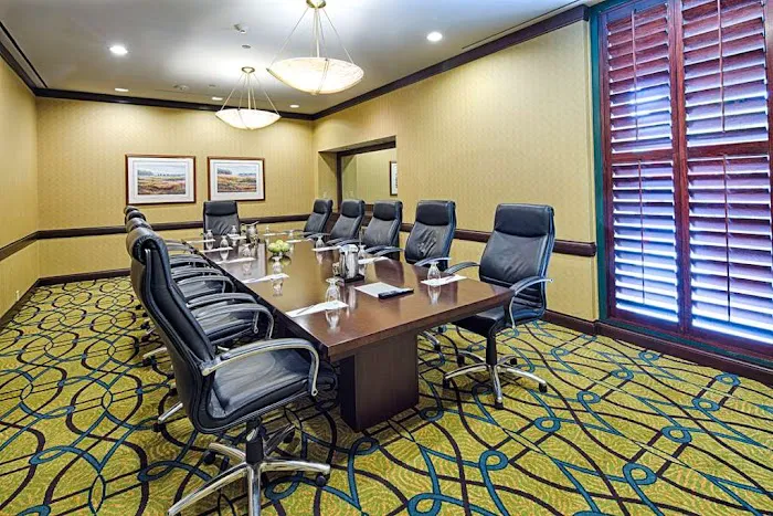 Embassy Suites by Hilton Chicago O'Hare Rosemont 4