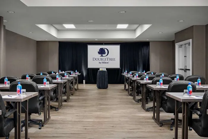 DoubleTree by Hilton Hotel Chicago O'Hare Airport - Rosemont 4