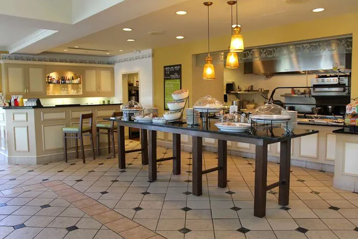 Hilton Garden Inn Addison 4