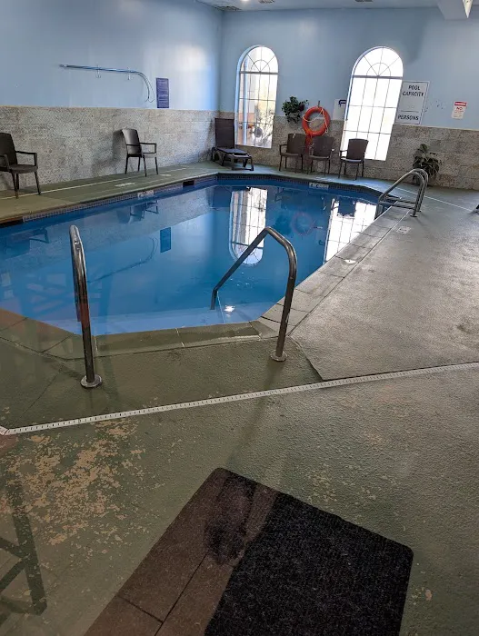 Ramada by Wyndham Glendale Heights/Lombard 4