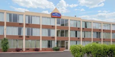 Howard Johnson by Wyndham Addison