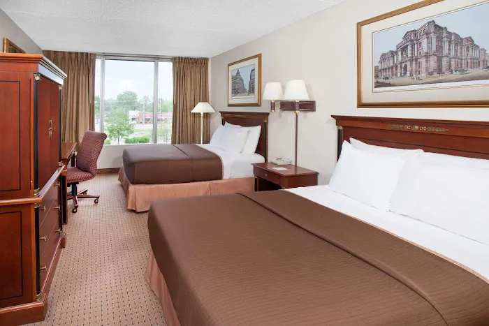 Howard Johnson by Wyndham Addison 4