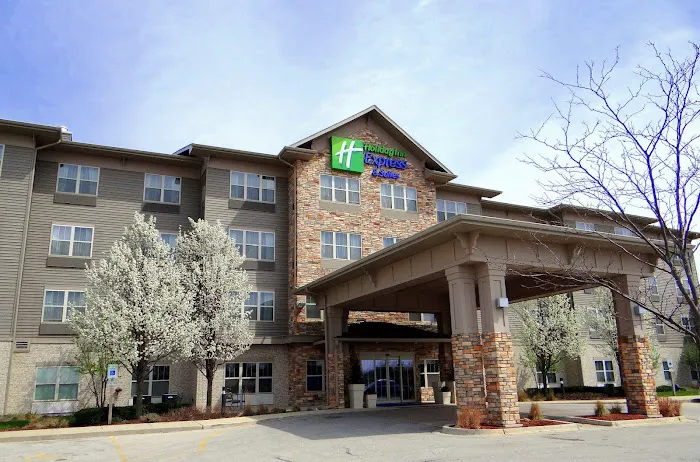Holiday Inn Express & Suites Chicago West-Roselle by IHG 4
