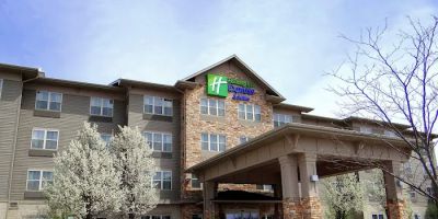 Holiday Inn Express & Suites Chicago West-Roselle by IHG