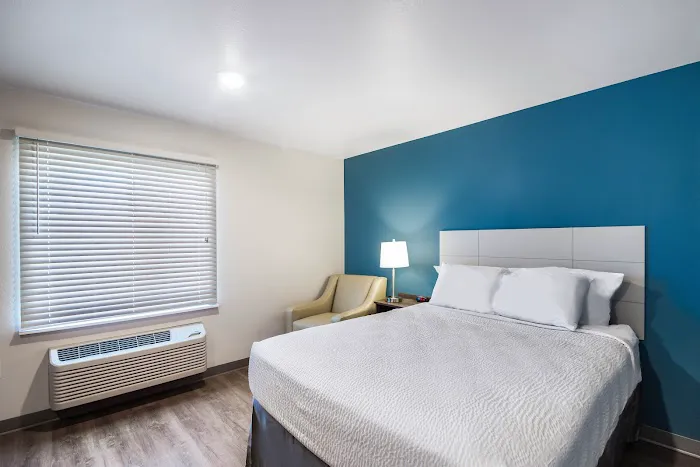 WoodSpring Suites Chicago Addison 4