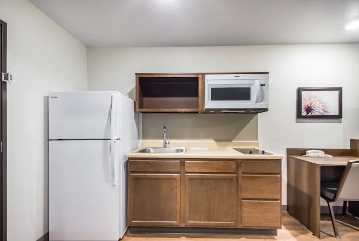 WoodSpring Suites Chicago Addison 4