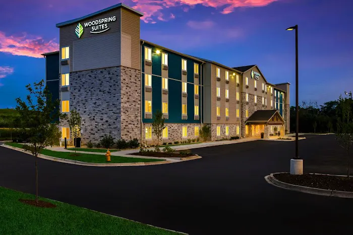 WoodSpring Suites Chicago Addison 4