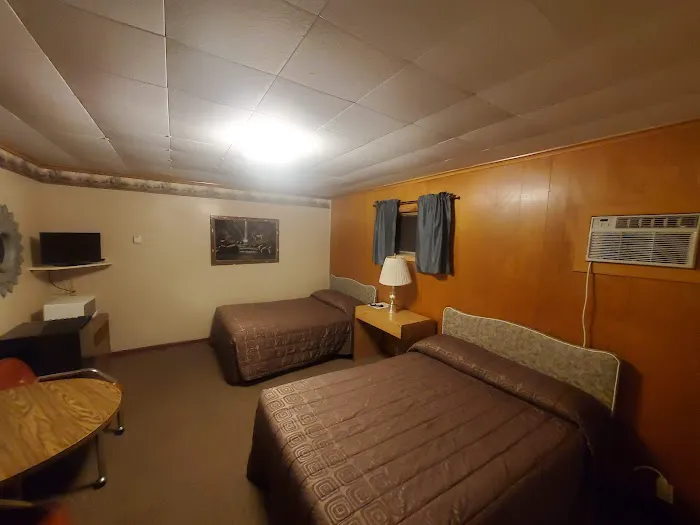 Tall Pines Motel 4