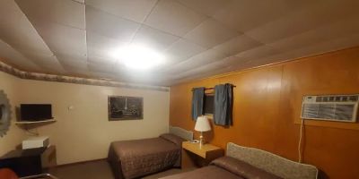 Tall Pines Motel