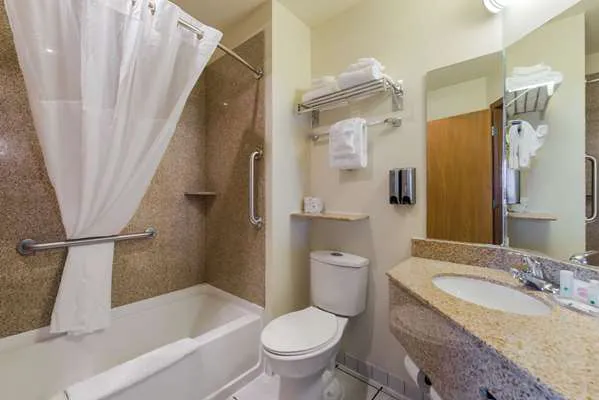 Quality Inn & Suites Red Wing 4