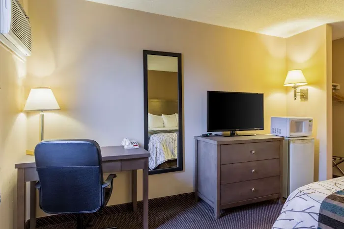 Rodeway Inn 4
