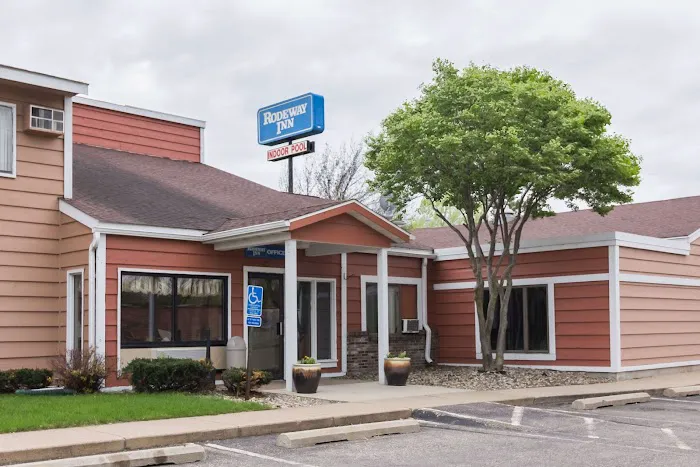 Rodeway Inn 4