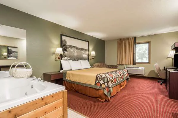 Super 8 by Wyndham Red Wing 4